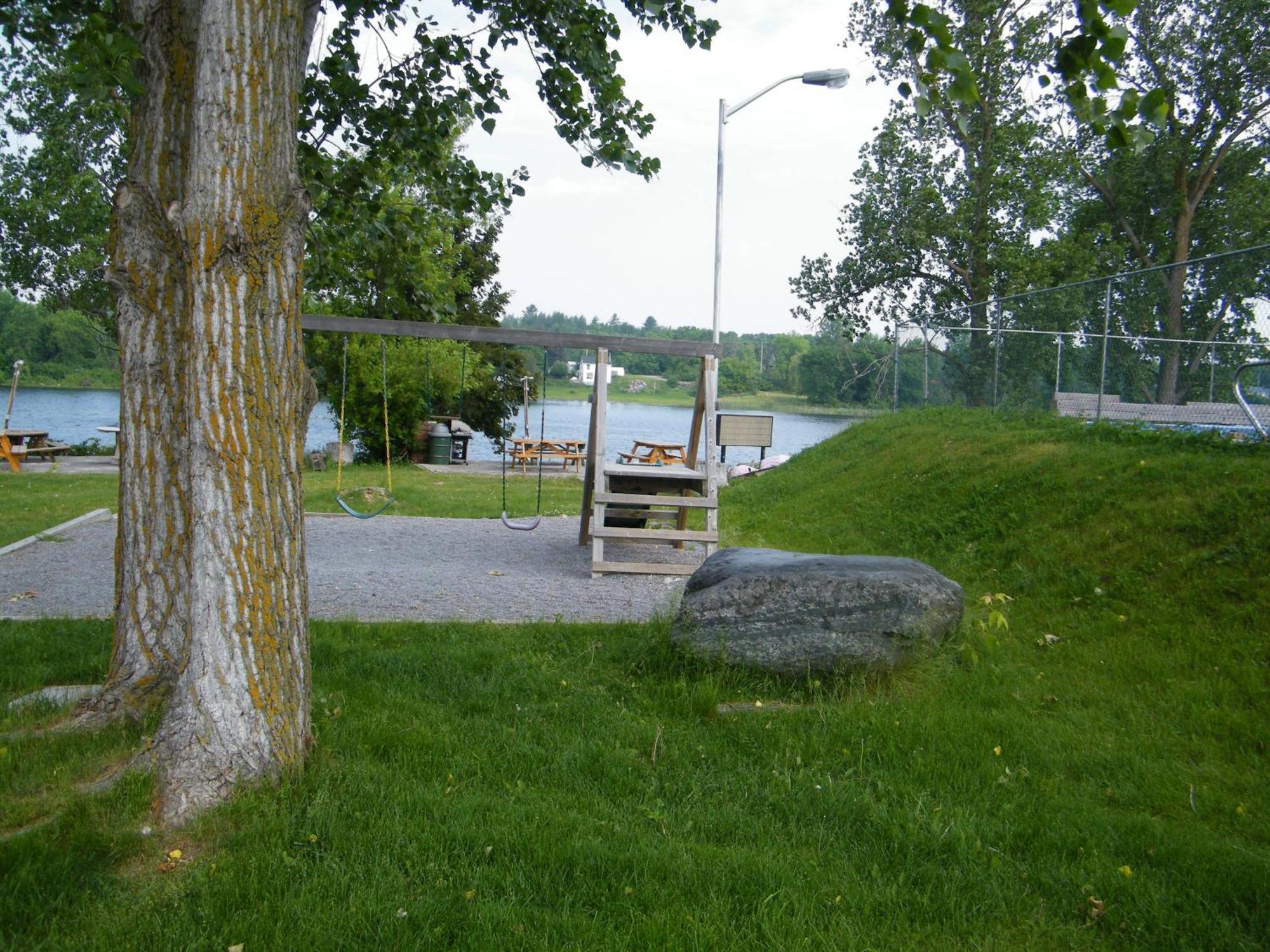 Campbellford River Inn Exterior photo